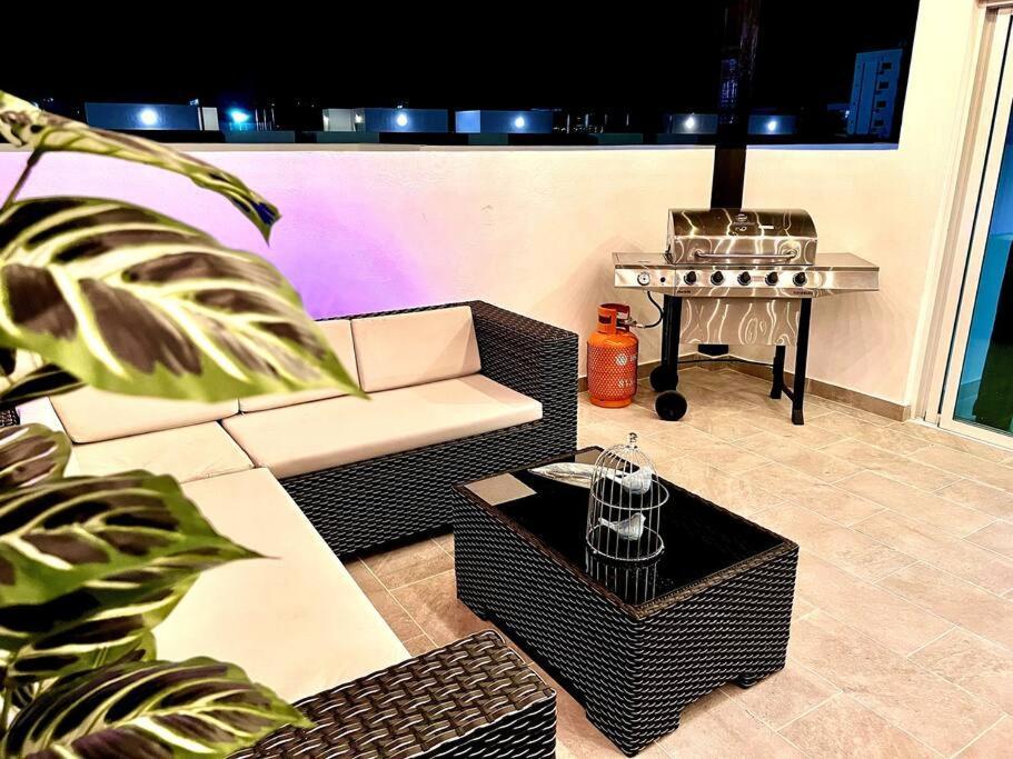Apartamento Outstanding Pent House W/Jacuzzi Santiago De Los Caballeros Exterior foto