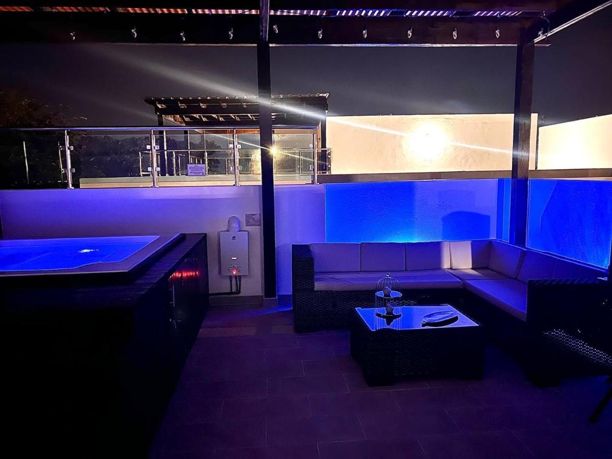 Apartamento Outstanding Pent House W/Jacuzzi Santiago De Los Caballeros Exterior foto